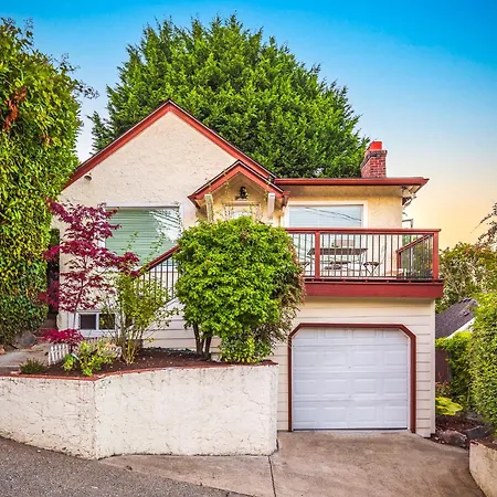 Sunrise On Lake Washington Villa